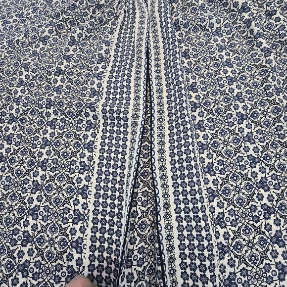 Max Studio Blue And White Floral Plus Size Blouse 1X - Picture 3 of 10